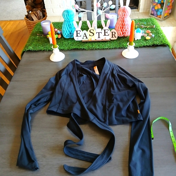 LUCY Black Wrap Top NWOT Size Xl - Picture 1 of 4